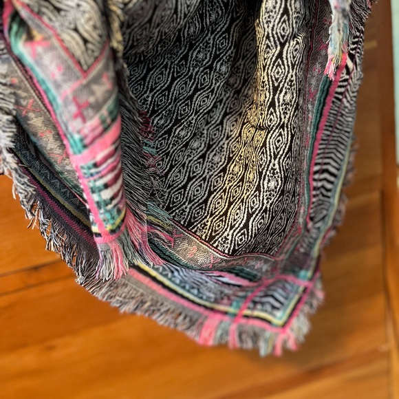 EXPRESS Multicolor Patterned Scarf - Picture 4 of 9